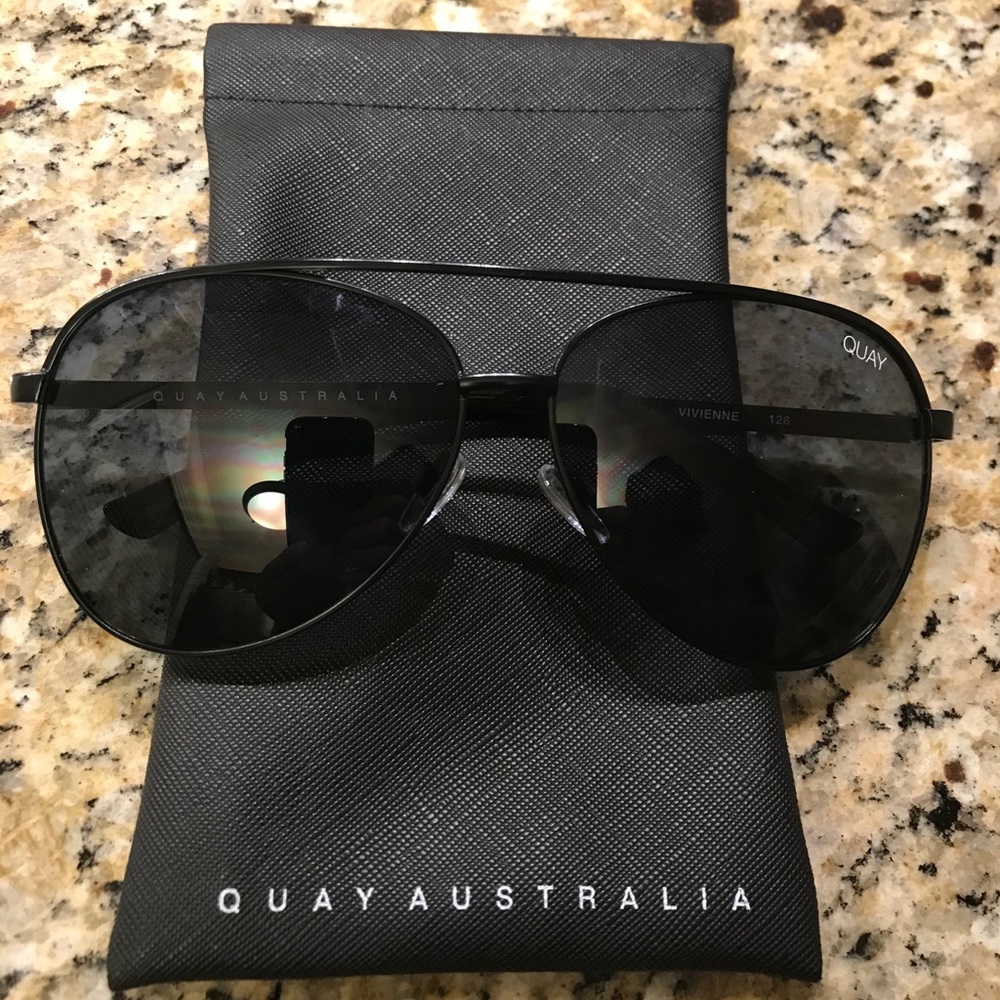 QUAY Australia Vivienne black aviator sunglasses
